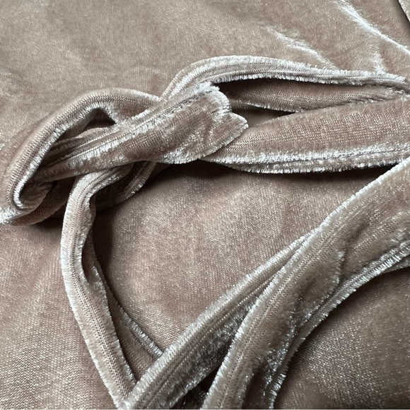 MYSTREE Velvet Flutter Sleeve Sequins Blush Pink Dress Women's Size M - Picture 13 of 16